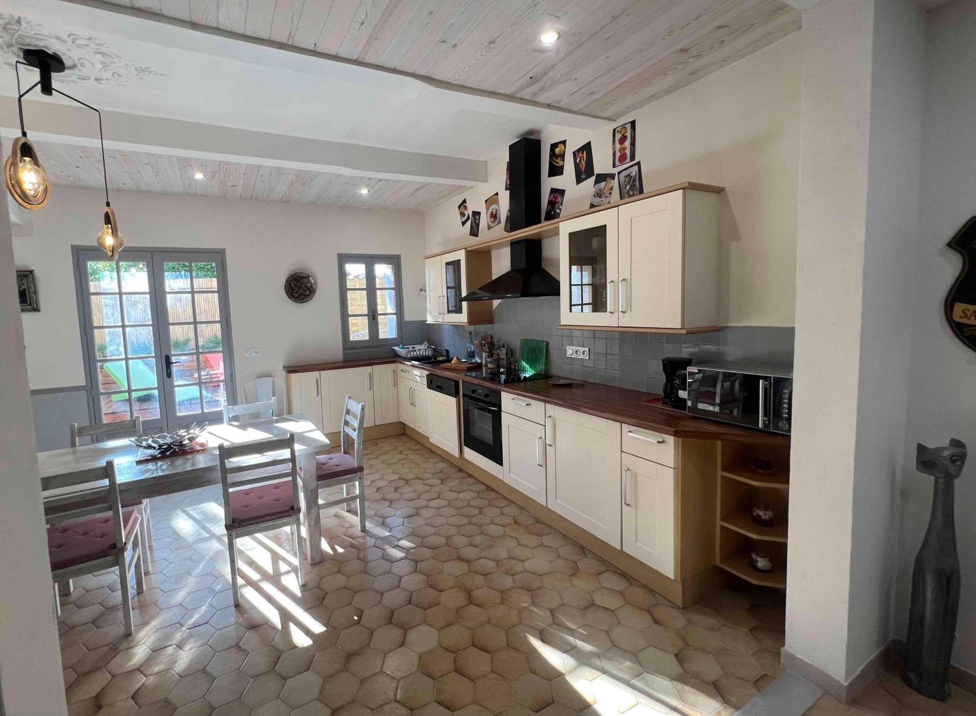 Superbe Avec Piscine, 4 A * Vinassan